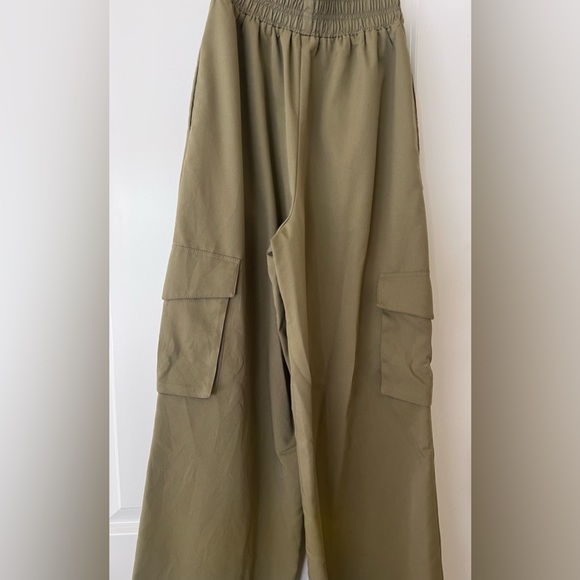 Lightweight pull-on cargo pants cut in a wide-leg - Picture 4 of 7